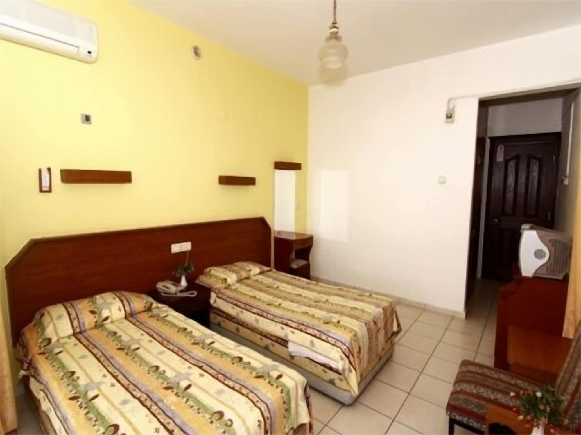 Kleopatra Develi Hotel Аланя Екстериор снимка