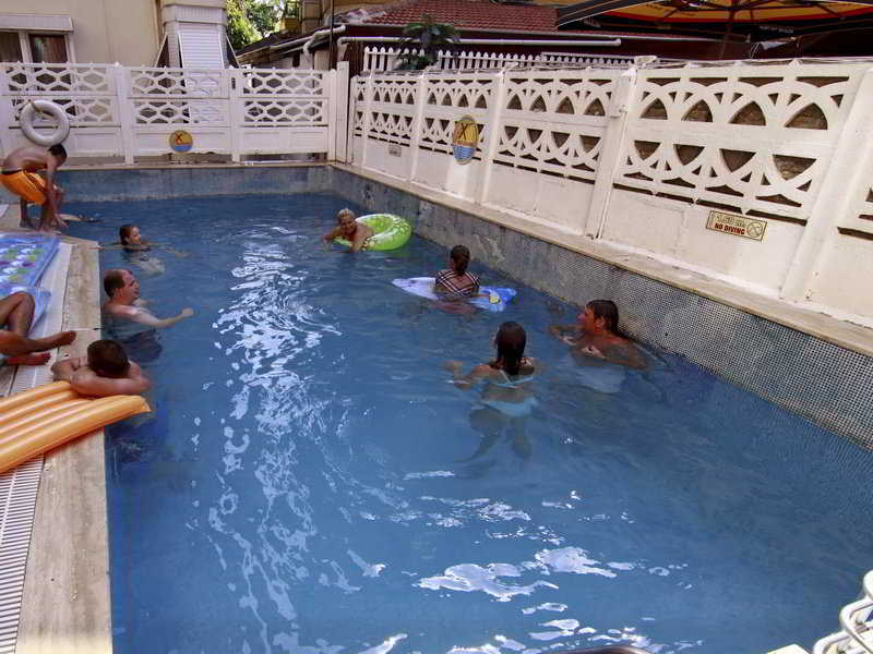 Kleopatra Develi Hotel Аланя Екстериор снимка