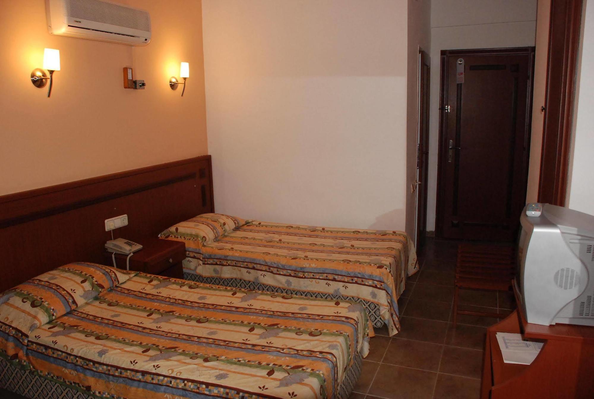 Kleopatra Develi Hotel Аланя Екстериор снимка